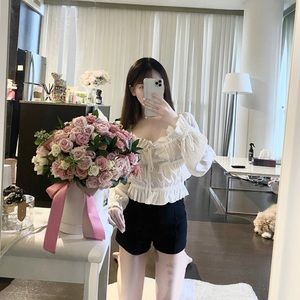 Meet your Posher, Cecilia